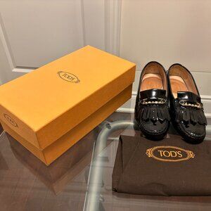 Tod's Black Patent Leather Loafers with Gold Chain